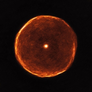 Une étoile en fin de vie projette une bulle de fumée 1.jpg